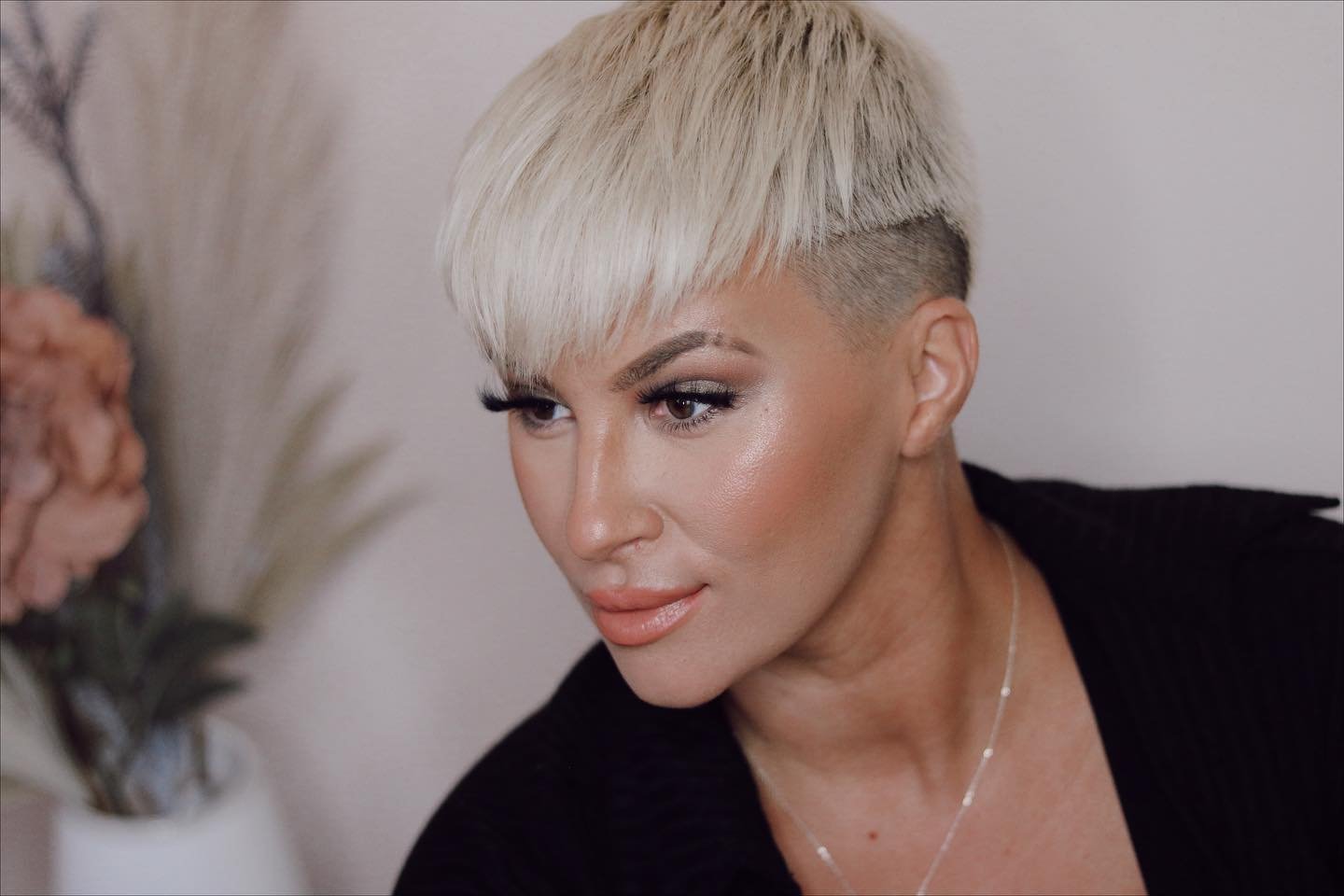 Beige Blonde With Silver Highlights: Trendy Pixie Cuts