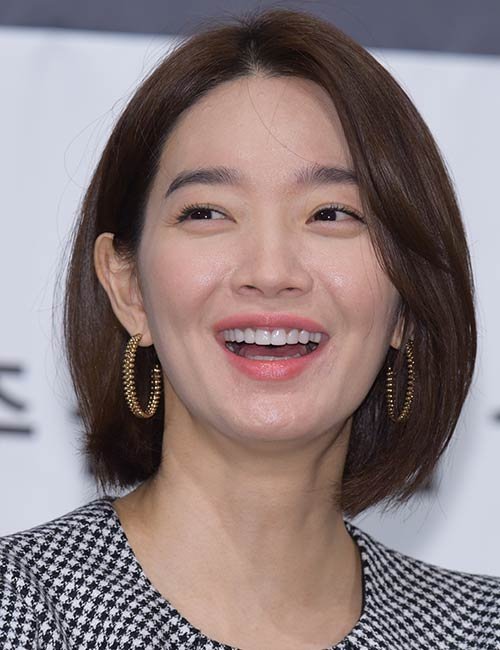 Korean Short Hair With a Middle Part